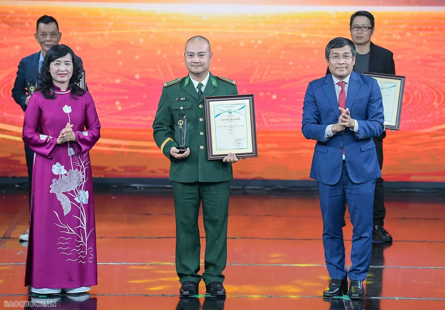 Vinh danh 22 tác phẩm khơi dậy tự hào dân tộc và khát vọng phát triển đất nước nơi biên cương Vinh danh 22 tác phẩm khơi dậy tự hào dân tộc và khát vọng phát triển đất nước nơi biên cương