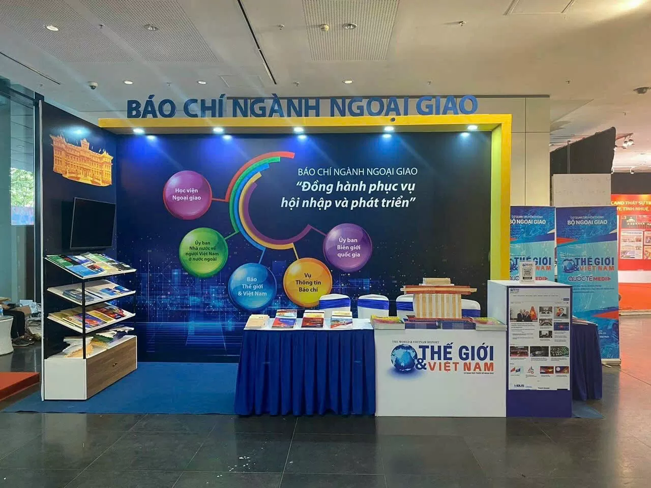 ĐBQH. Bùi Hoài Sơn: Báo Thế giới và Việt Nam tiếp tục khẳng định vị thế là tờ báo hàng đầu trong thời kỳ chuyển đổi số ĐBQH. Bùi Hoài Sơn: Báo Thế giới và Việt Nam tiếp tục khẳng định vị thế là tờ báo hàng đầu trong thời kỳ chuyển đổi số