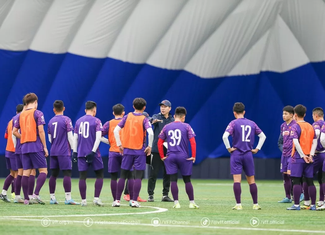 Thầy trò HLV đội tuyển Việt Nam trong buổi tập sáng 26/11, tại Hàn Quốc. Thầy trò HLV đội tuyển Việt Nam trong buổi tập sáng 26/11, tại Hàn Quốc.