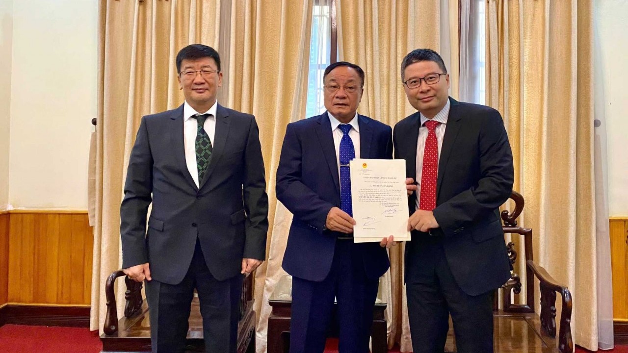 Bộ Ngoại giao trao Giấy Chấp nhận lãnh sự cho Lãnh sự danh dự Mông Cổ tại Thành phố Hồ Chí Minh