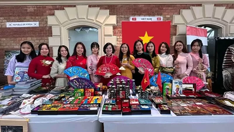 Đại sứ quán Việt Nam tại Hungary tham gia Hội chợ từ thiện ngoại giao ở Budapest Đại sứ quán Việt Nam tại Hungary tham gia Hội chợ từ thiện ngoại giao ở Budapest