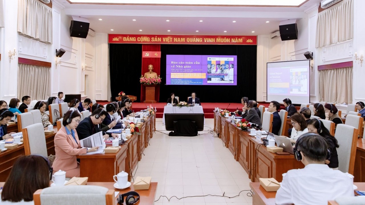 Thúc đẩy vai trò và vị thế của nhà giáo qua khung chính sách