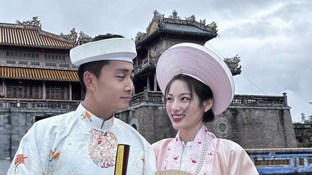 Hồ Tuấn Tài và bạn gái xinh đẹp chụp ảnh cưới tại Hoàng thành Huế