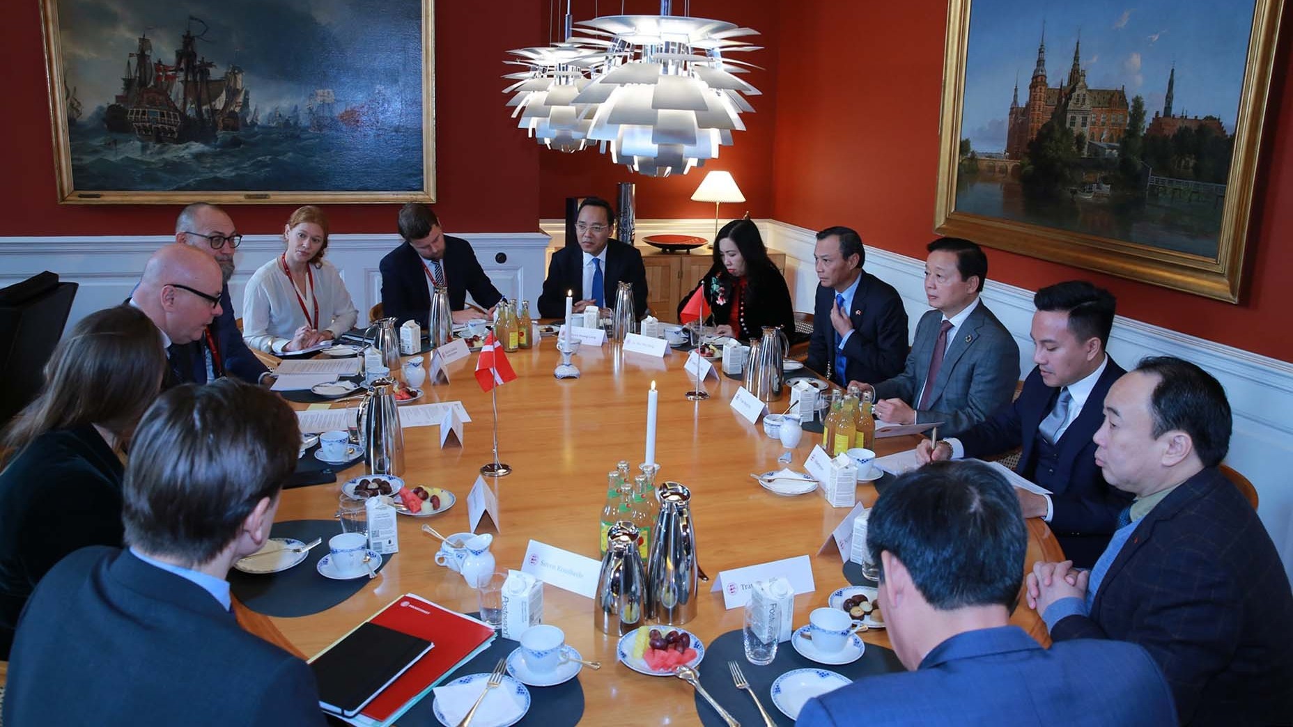 Phó Thủ tướng Trần Hồng Hà hội kiến Chủ tịch Quốc hội Đan Mạch Soren Gade