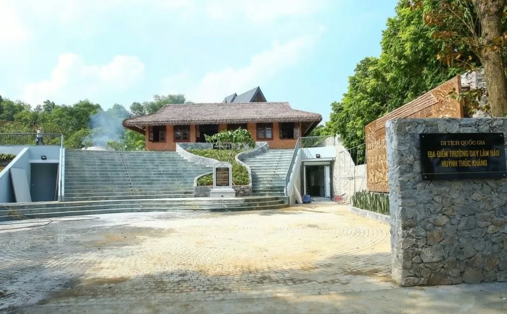 Khu di tích Trường dạy làm báo Huỳnh Thúc Kháng là một trong những địa danh lịch sử quan trọng, ghi dấu những trang vàng trong lịch sử báo chí và cách mạng Việt Nam. (Nguồn: TTXVN) Khu di tích Trường dạy làm báo Huỳnh Thúc Kháng là một trong những địa danh lịch sử quan trọng, ghi dấu những trang vàng trong lịch sử báo chí và cách mạng Việt Nam. (Nguồn: TTXVN)