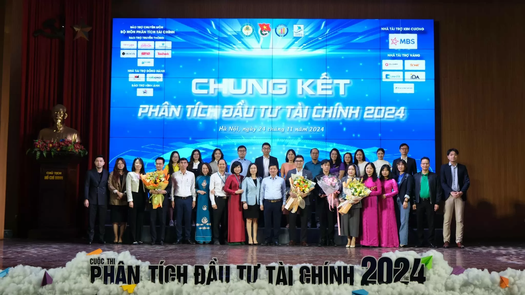 Chung kết cuộc thi Phân tích Đầu tư tài chính 2024: Kịch tính và những cảm xúc bùng nổ Chung kết cuộc thi Phân tích Đầu tư tài chính 2024: Kịch tính và những cảm xúc bùng nổ