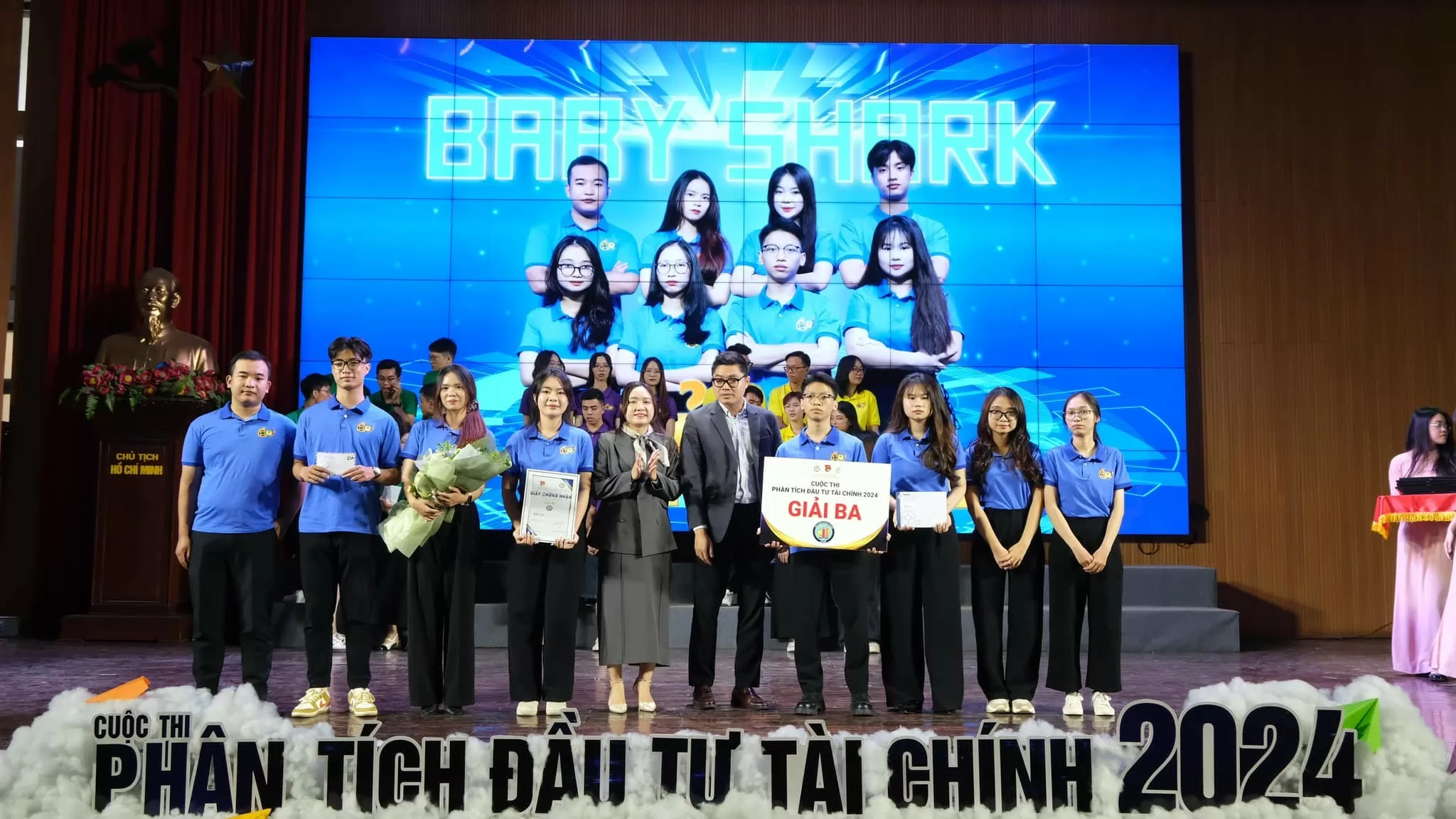 Chung kết cuộc thi Phân tích Đầu tư tài chính 2024: Kịch tính và những cảm xúc bùng nổ Chung kết cuộc thi Phân tích Đầu tư tài chính 2024: Kịch tính và những cảm xúc bùng nổ