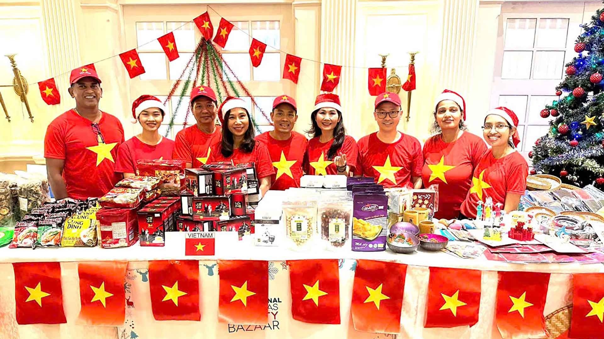 Đại sứ quán Việt Nam tại Sri Lanka tham gia Hội chợ từ thiện Giáng sinh quốc tế 2024