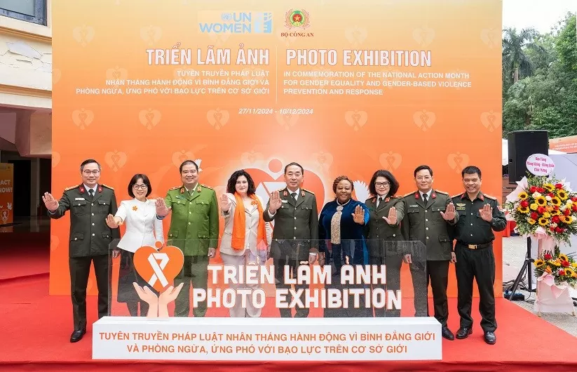 Triển lãm ảnh và tuyên truyền pháp luật nhân tháng hành động về bình đẳng giới và phòng ngừa, ứng phó bạo lực trên cơ sở giới Triển lãm ảnh và tuyên truyền pháp luật nhân tháng hành động về bình đẳng giới và phòng ngừa, ứng phó bạo lực trên cơ sở giới