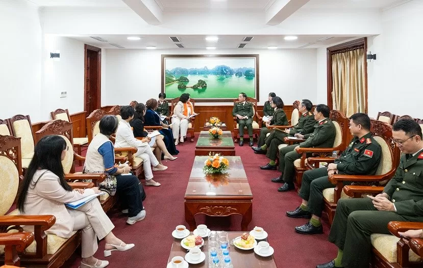 Triển lãm ảnh và tuyên truyền pháp luật nhân tháng hành động về bình đẳng giới và phòng ngừa, ứng phó bạo lực trên cơ sở giới Triển lãm ảnh và tuyên truyền pháp luật nhân tháng hành động về bình đẳng giới và phòng ngừa, ứng phó bạo lực trên cơ sở giới