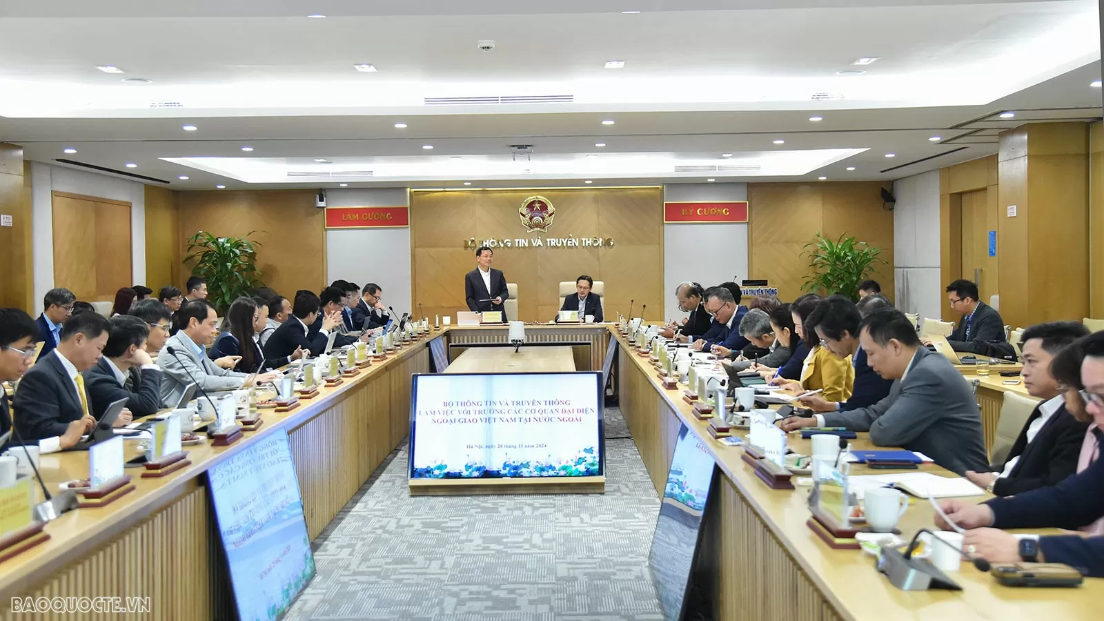 Đoàn Trưởng cơ quan đại diện Việt Nam ở nước ngoài bổ nhiệm năm 2024 làm việc tại Bộ Thông tin và Truyền thông Đoàn Trưởng cơ quan đại diện Việt Nam ở nước ngoài bổ nhiệm năm 2024 làm việc tại Bộ Thông tin và Truyền thông