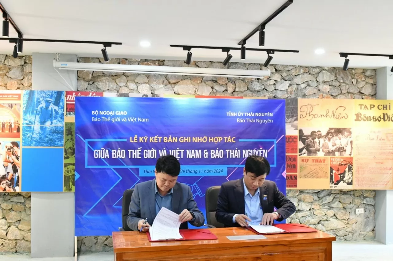 Ông Nguyễn Trường Sơn, Tổng Biên tập Báo Thế giới & Việt Nam phát biểu khai mạc lễ kỷ niệm 35 năm ngày thành lập. (Nguồn: TGVN) Ông Nguyễn Trường Sơn, Tổng Biên tập Báo Thế giới & Việt Nam phát biểu khai mạc lễ kỷ niệm 35 năm ngày thành lập. (Nguồn: TGVN)