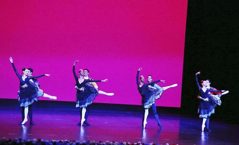 Vũ điệu ballet tôn vinh tình hữu nghị Việt Nam-Cuba Vũ điệu ballet tôn vinh tình hữu nghị Việt Nam-Cuba