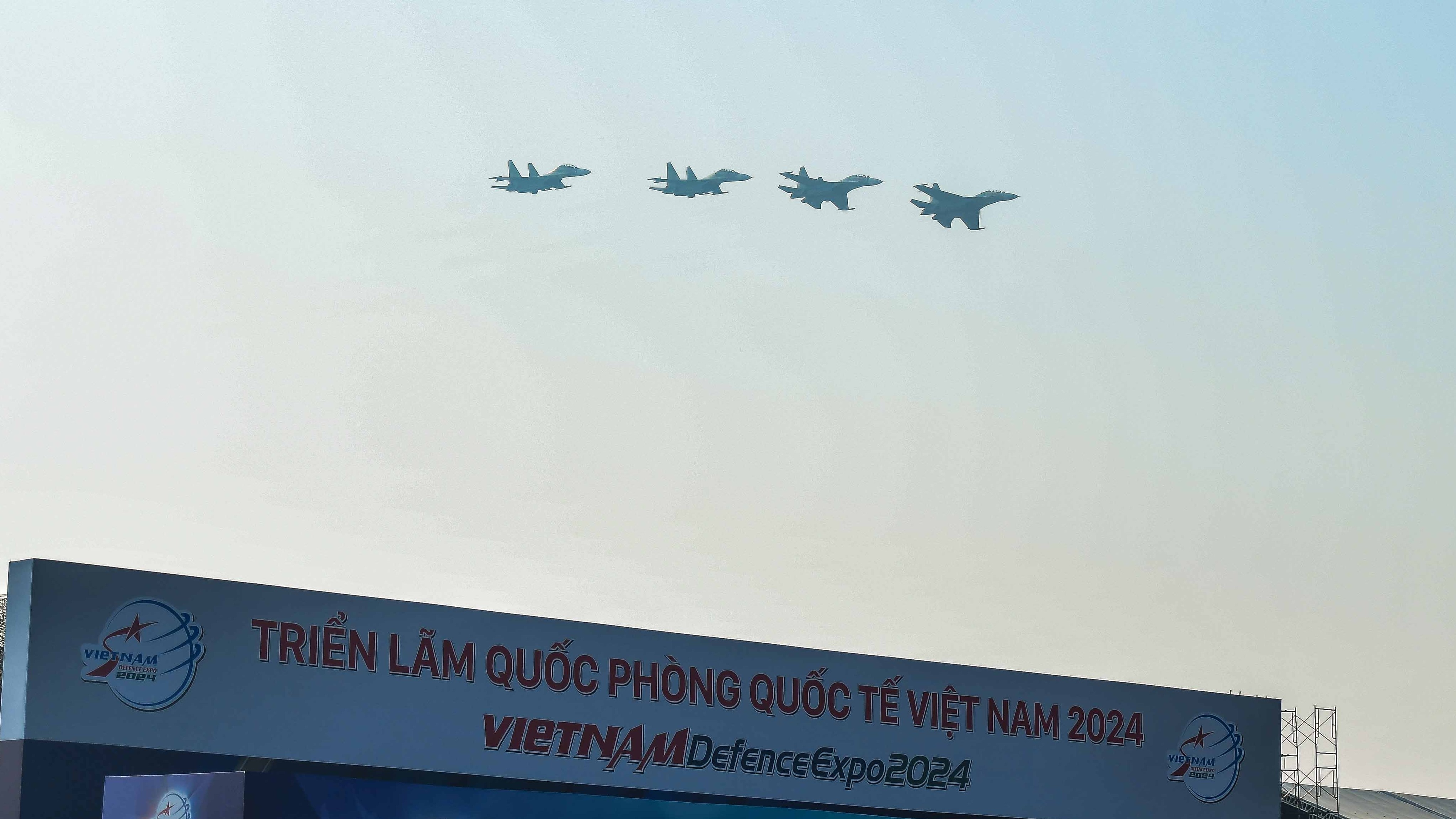 Đại tướng Phan Văn Giang đề nghị các lực lượng ngày làm việc, đêm suy nghĩ... chuẩn bị tốt Triển lãm Quốc phòng quốc tế