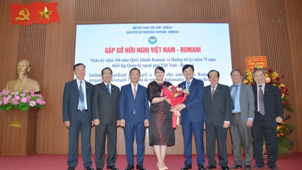 Gặp gỡ hữu nghị nhân kỷ niệm 106 năm Quốc khánh Romania