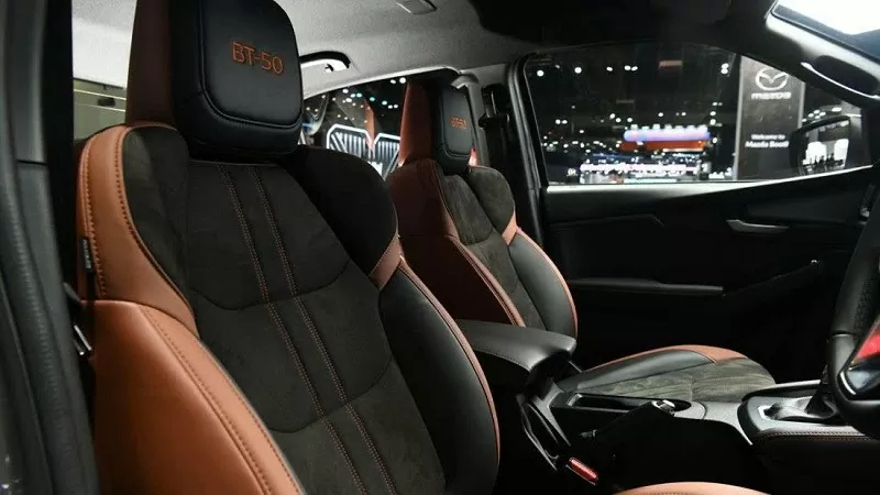Nội thất có tinh chỉnh nhẹ trong phiên bản nâng cấp Mazda BT-50 2024. Nội thất có tinh chỉnh nhẹ trong phiên bản nâng cấp Mazda BT-50 2024.
