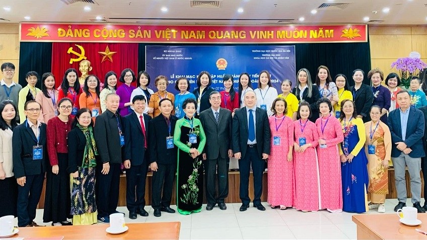 Tiếp tục bồi dưỡng phương pháp giảng dạy tiếng Việt cho giáo viên kiều bào