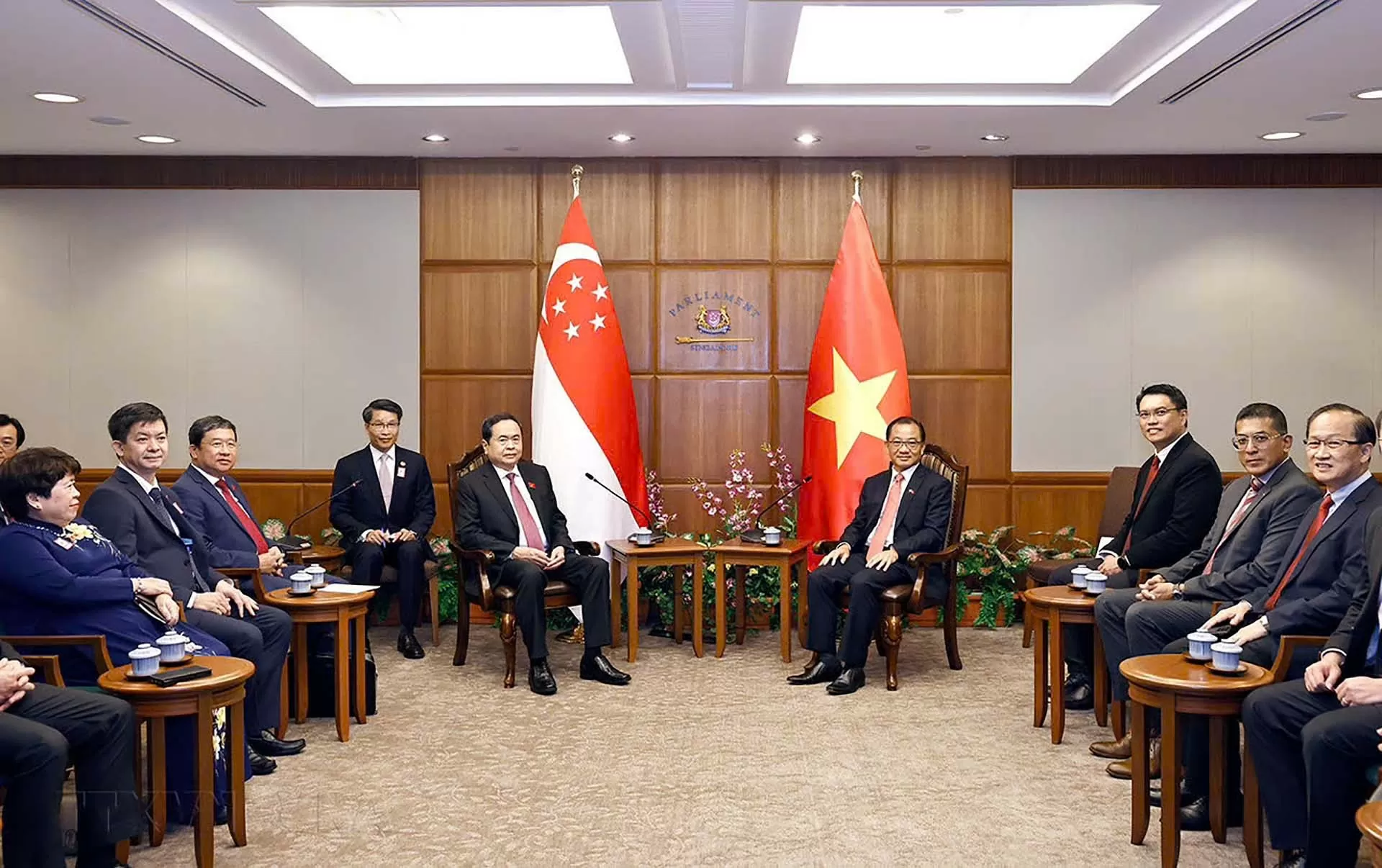 Chủ tịch Quốc hội Trần Thanh Mẫn hội đàm với Chủ tịch Quốc hội Singapore Seah Kian Peng. (Nguồn: TTXVN) Chủ tịch Quốc hội Trần Thanh Mẫn hội đàm với Chủ tịch Quốc hội Singapore Seah Kian Peng. (Nguồn: TTXVN)