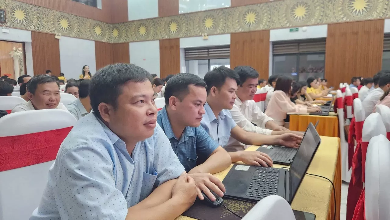 Cán bộ Mặt trận tham gia tập huấn ứng dụng ZOA trong công tác tuyên truyền năm 2024 của MTTQ Việt Nam. (Ảnh: BTC) Cán bộ Mặt trận tham gia tập huấn ứng dụng ZOA trong công tác tuyên truyền năm 2024 của MTTQ Việt Nam. (Ảnh: BTC)