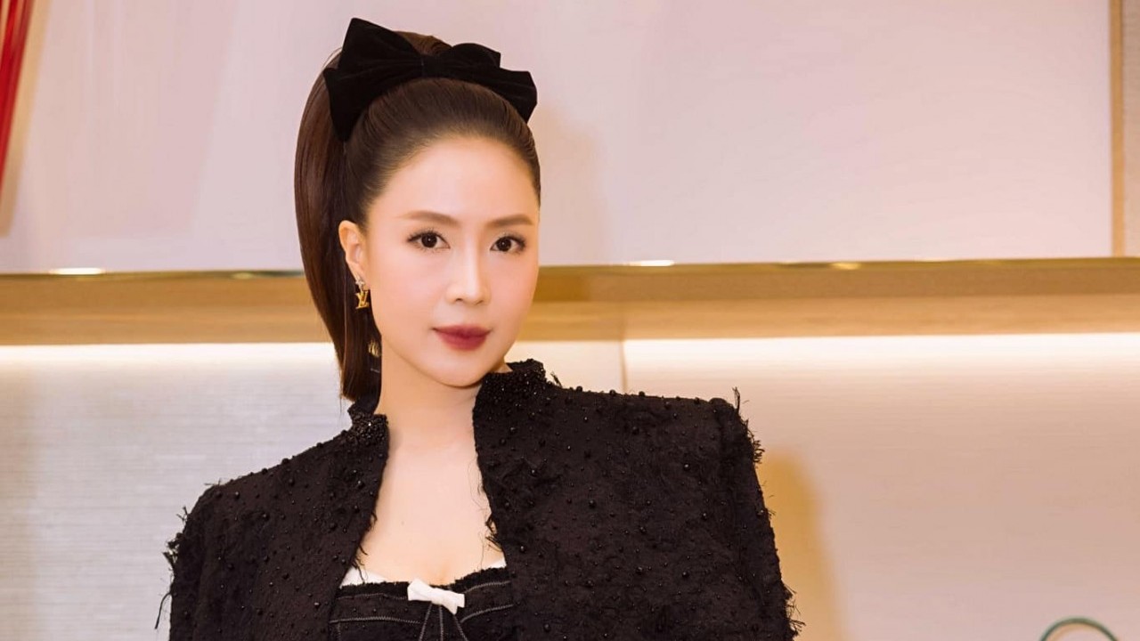 Diễn viên Hồng Diễm lên đồ thời thượng