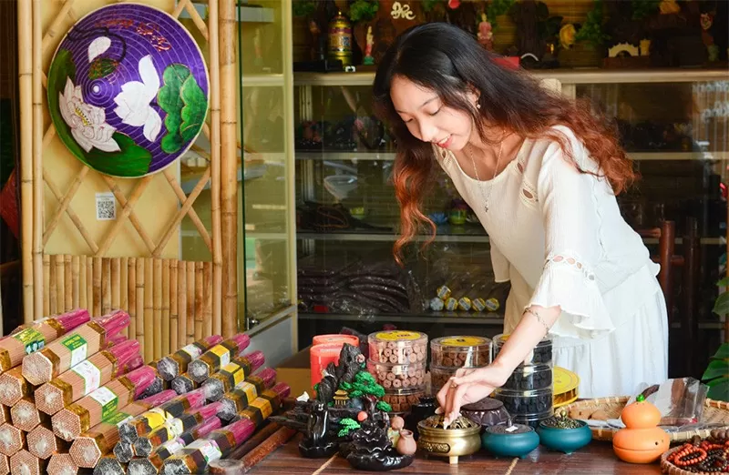 Khách du lịch có thể mua nhiều sản phẩm OCOP đa dạng từ hương Khách du lịch có thể mua nhiều sản phẩm OCOP đa dạng từ hương