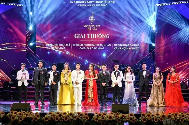 Thiếu úy Mai Nguyễn Anh giành giải Ca sĩ được khán giả yêu thích nhất và Á quân Giọng hát hay Hà Nội 2024 Thiếu úy Mai Nguyễn Anh giành giải Ca sĩ được khán giả yêu thích nhất và Á quân Giọng hát hay Hà Nội 2024