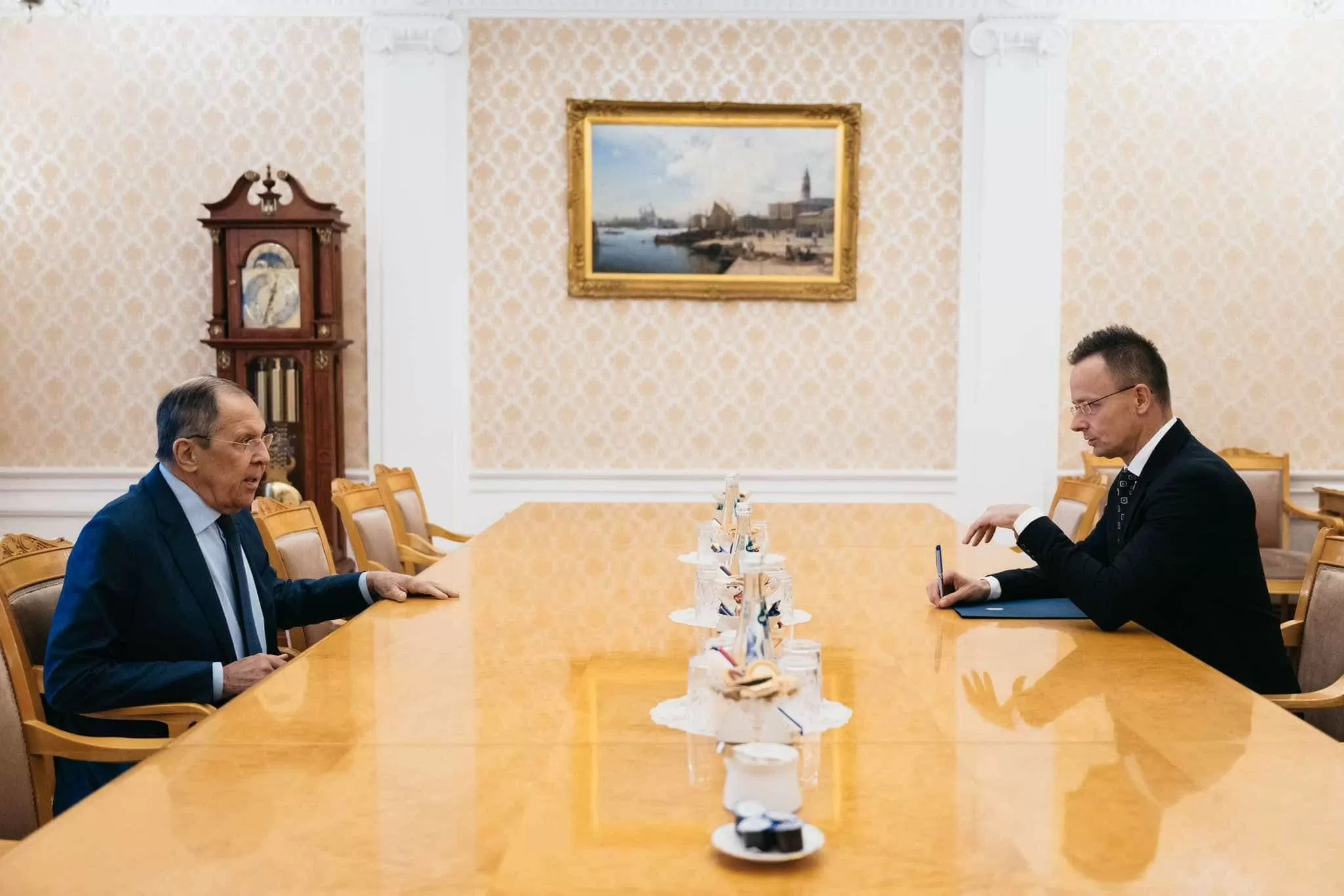 Ngày càng tăng thân, Ngoại trưởng một nước EU đến thăm Nga, thách thức mọi lệnh trừng phạt, Moscow trải lòng Ngày càng tăng thân, Ngoại trưởng một nước EU đến thăm Nga, thách thức mọi lệnh trừng phạt, Moscow trải lòng