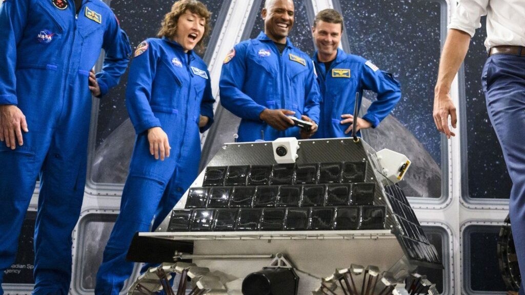 Canada mời mọi người đặt tên cho xe tự hành thám hiểm Mặt trăng