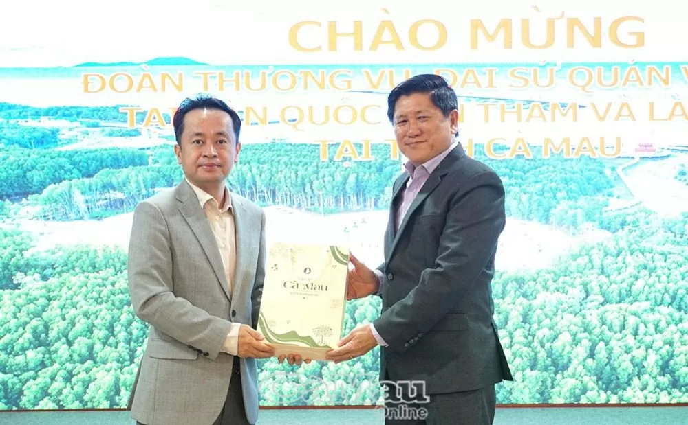 Cà Mau muốn doanh nghiệp Hàn Quốc hỗ trợ thực hiện chỉ dẫn địa lý cho con cua Cà Mau muốn doanh nghiệp Hàn Quốc hỗ trợ thực hiện chỉ dẫn địa lý cho con cua