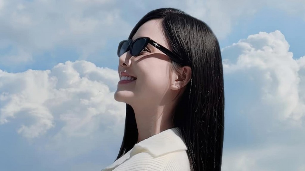 Diễn viên Thúy Diễm khoe dáng gợi cảm, Quỳnh Kool dịu dàng với áo dài cách điệu