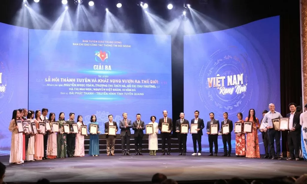 Báo Thế giới và Việt Nam giành 7 Giải thưởng toàn quốc về thông tin đối ngoại lần thứ X Giải thưởng toàn quốc về thông tin đối ngoại lần thứ X: Báo Thế giới và Việt Nam giành 7 giải ở nhiều hạng mục