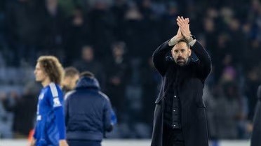 Leicester City thắng tưng bừng trận ra mắt của HLV Ruud van Nistelrooy