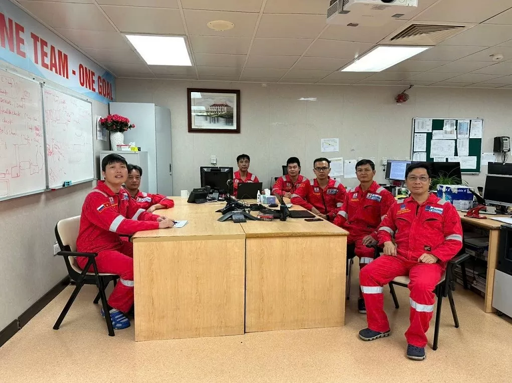 Hơn 5.000 đảng viên Đảng bộ PetroVietnam tham dự Hội nghị quán triệt, triển khai tổng kết thực hiện Nghị quyết 18 Hơn 5.000 đảng viên Đảng bộ PetroVietnam tham dự Hội nghị quán triệt, triển khai tổng kết thực hiện Nghị quyết 18