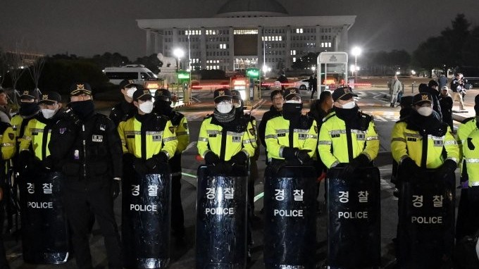 Tăng rủi ro sau lệnh thiết quân luật 'gây sốc', nền kinh tế Hàn Quốc thêm bế tắc trước ’gió mạnh' từ Mỹ và Trung Quốc