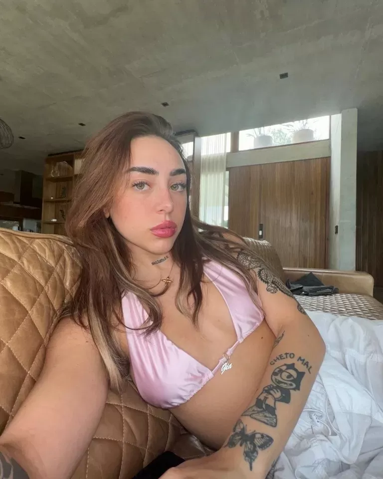 Tiền vệ Enzo Fernandez hẹn hò bạn gái ca sĩ đồng hương Argentina Tiền vệ Enzo Fernandez hẹn hò bạn gái ca sĩ đồng hương Argentina