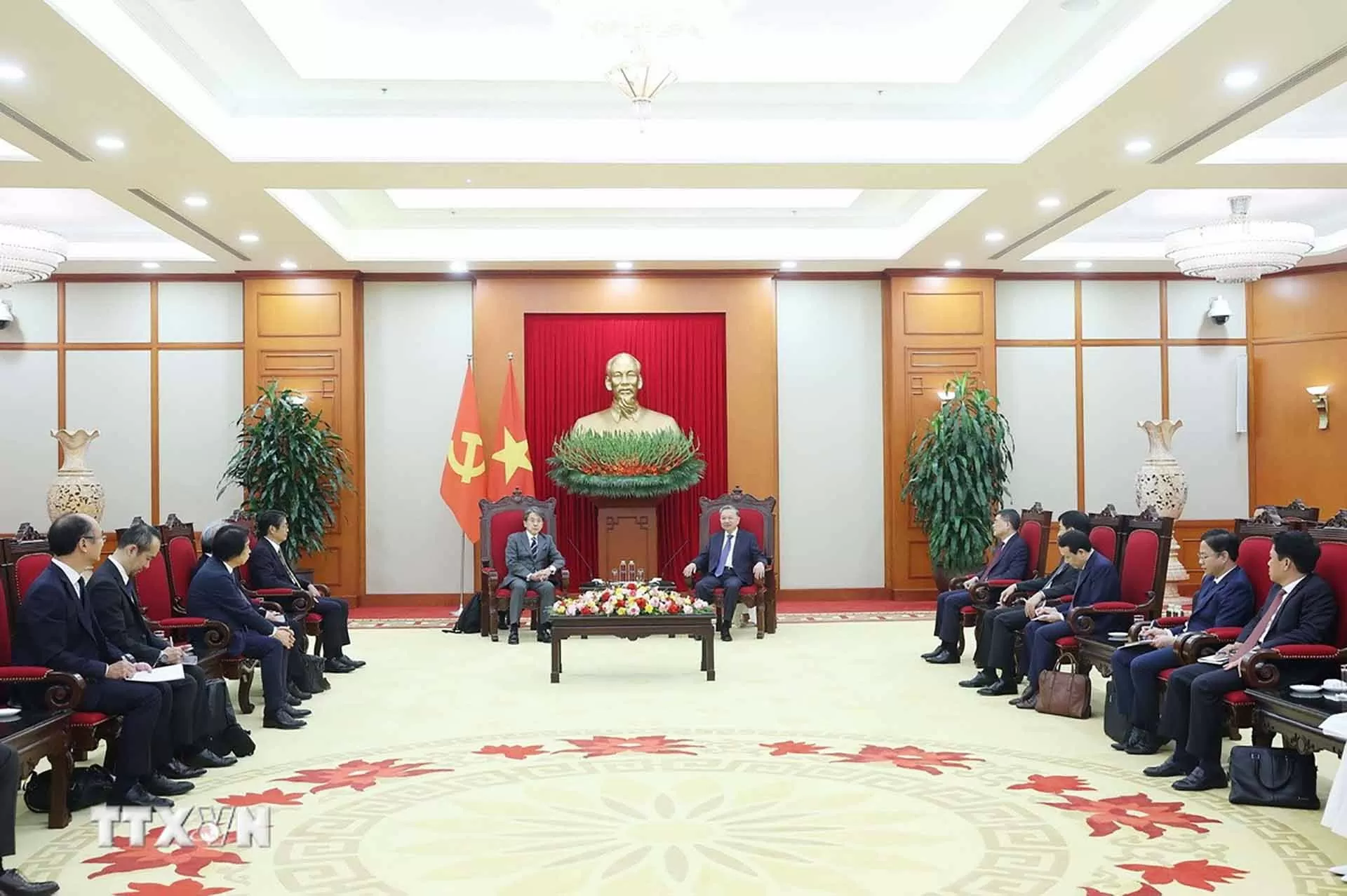 Tổng Bí thư Tô Lâm tiếp Chủ tịch Hội đồng Quản trị Ngân hàng Hợp tác quốc tế Nhật Bản Tổng Bí thư Tô Lâm tiếp Chủ tịch Hội đồng Quản trị Ngân hàng Hợp tác quốc tế Nhật Bản