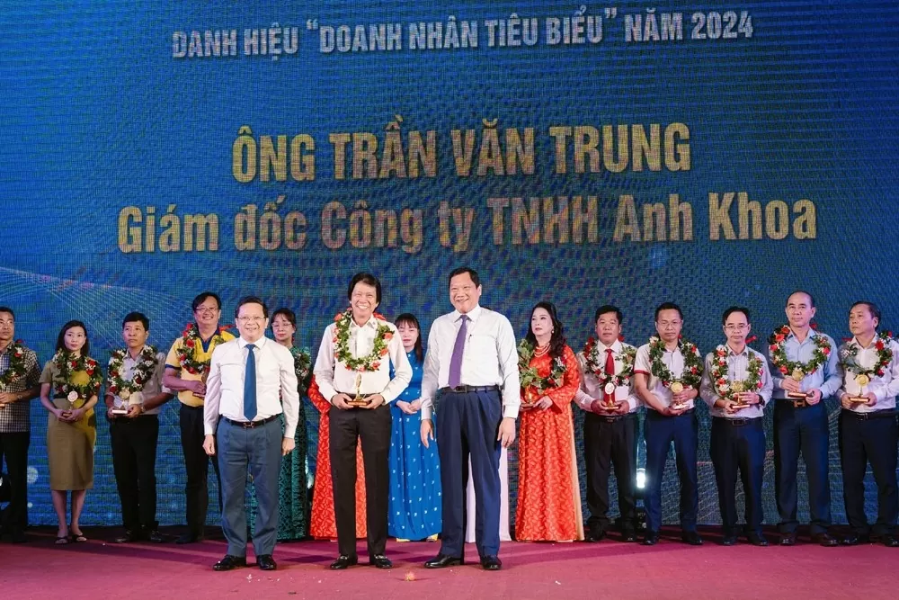 Một trong 22 doanh nhân được tặng thưởng Doanh nhân tiêu biểu năm 2024. Một trong 22 doanh nhân được tặng thưởng Doanh nhân tiêu biểu năm 2024.