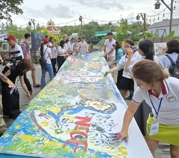 100 câu chuyện sống động và những góc nhìn mới về Cà Mau 100 câu chuyện sống động và những góc nhìn mới về Cà Mau