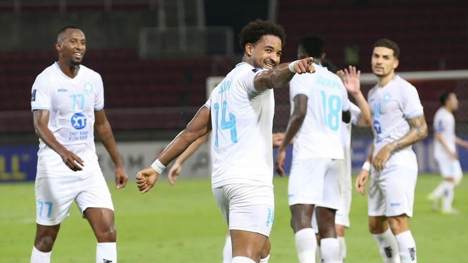 Xuân Son lập cú đúp trước ngày hội quân đội tuyển Việt Nam