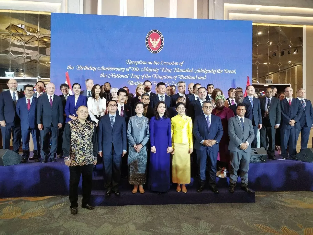 Thứ trưởng Ngoại giao Nguyễn Minh Hằng và Đại sứ Thái Lan Urawadee Sriphiromya chụp ảnh lưu niệm cùng các khách mời. (Ảnh: Hải Phương) Thứ trưởng Ngoại giao Nguyễn Minh Hằng và Đại sứ Thái Lan Urawadee Sriphiromya chụp ảnh lưu niệm cùng các khách mời. (Ảnh: Hải Phương)