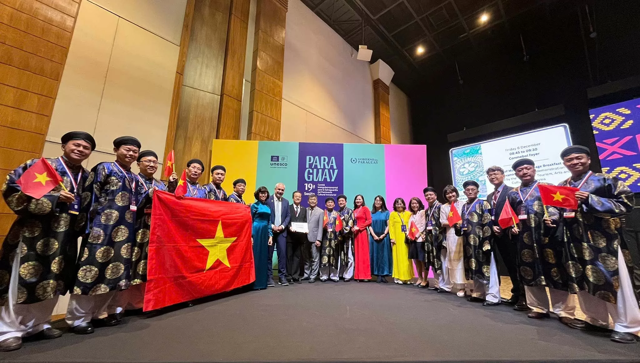 Lễ hội vía Bà Chúa Xứ núi Sam được UNESCO ghi danh là Di sản văn hóa phi vật thể đại diện của nhân loại Lễ hội vía Bà Chúa Xứ núi Sam được UNESCO ghi danh là Di sản văn hóa phi vật thể đại diện của nhân loại