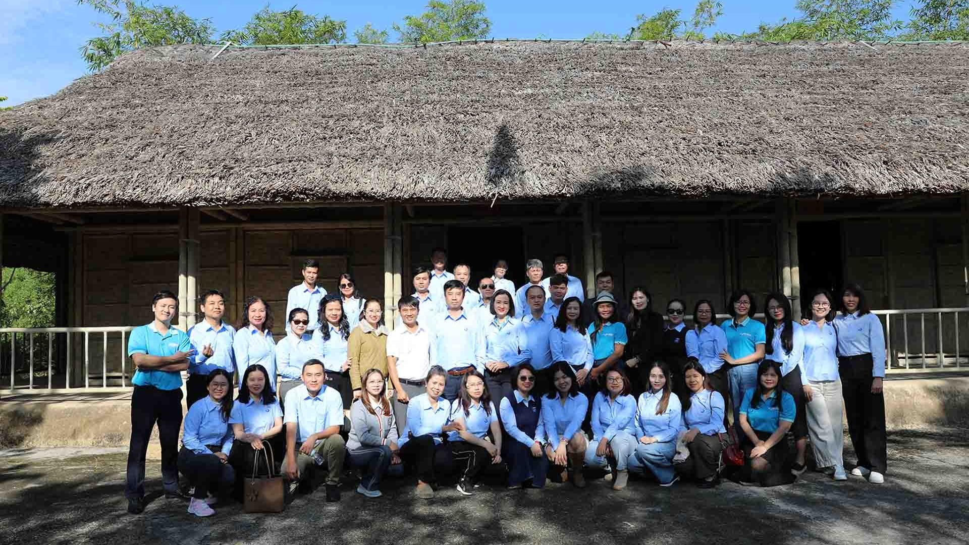 Kỷ niệm 35 năm Ngày Báo Thế giới và Việt Nam ra số đầu tiên: Chuyến về nguồn ‘bội thu’