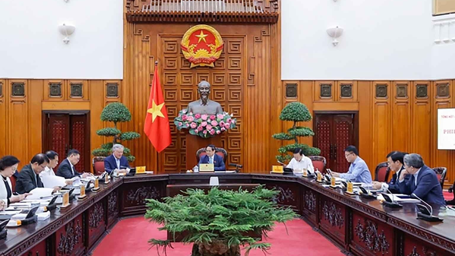 Phân công các Phó Thủ tướng trực tiếp chỉ đạo sắp xếp hợp nhất các bộ, tổ chức bên trong các bộ, ngành