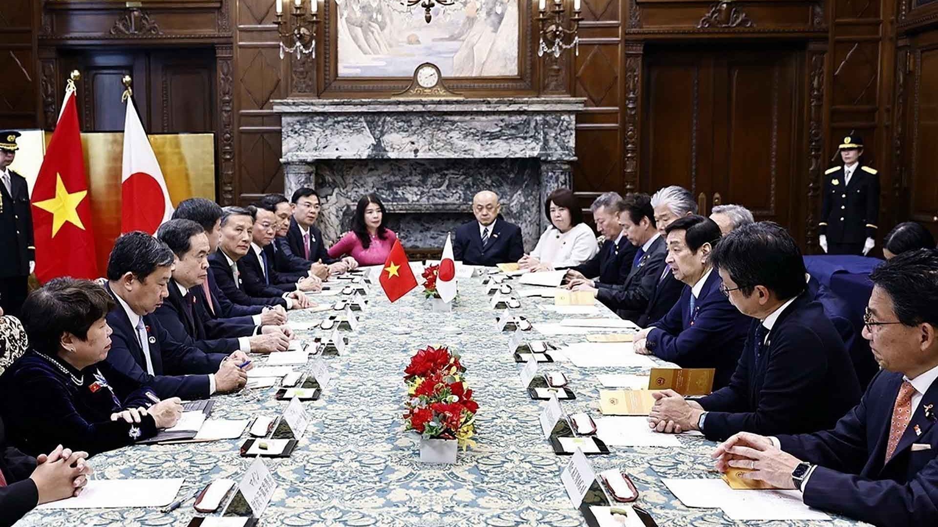 Chủ tịch Quốc hội Trần Thanh Mẫn hội đàm với Chủ tịch Thượng viện Nhật Bản