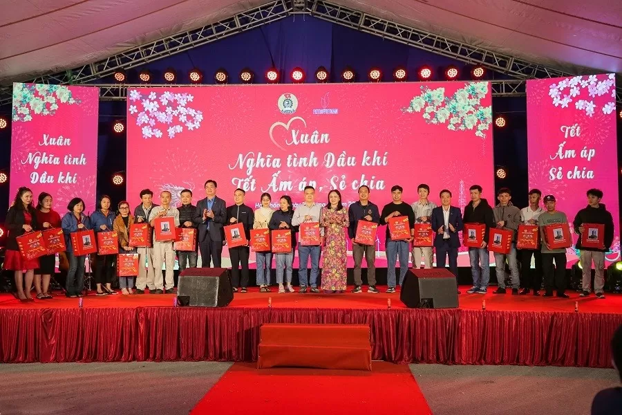 Xuân đến sớm với người lao động Dầu khí dịp Tết Nguyên đán Ất Tỵ 2025 Xuân đến sớm với người lao động Dầu khí dịp Tết Nguyên đán Ất Tỵ 2025