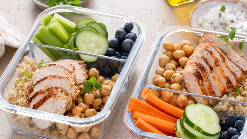 Tăng hiệu quả giảm cân nên ăn rau hay thịt từ đầu bữa?