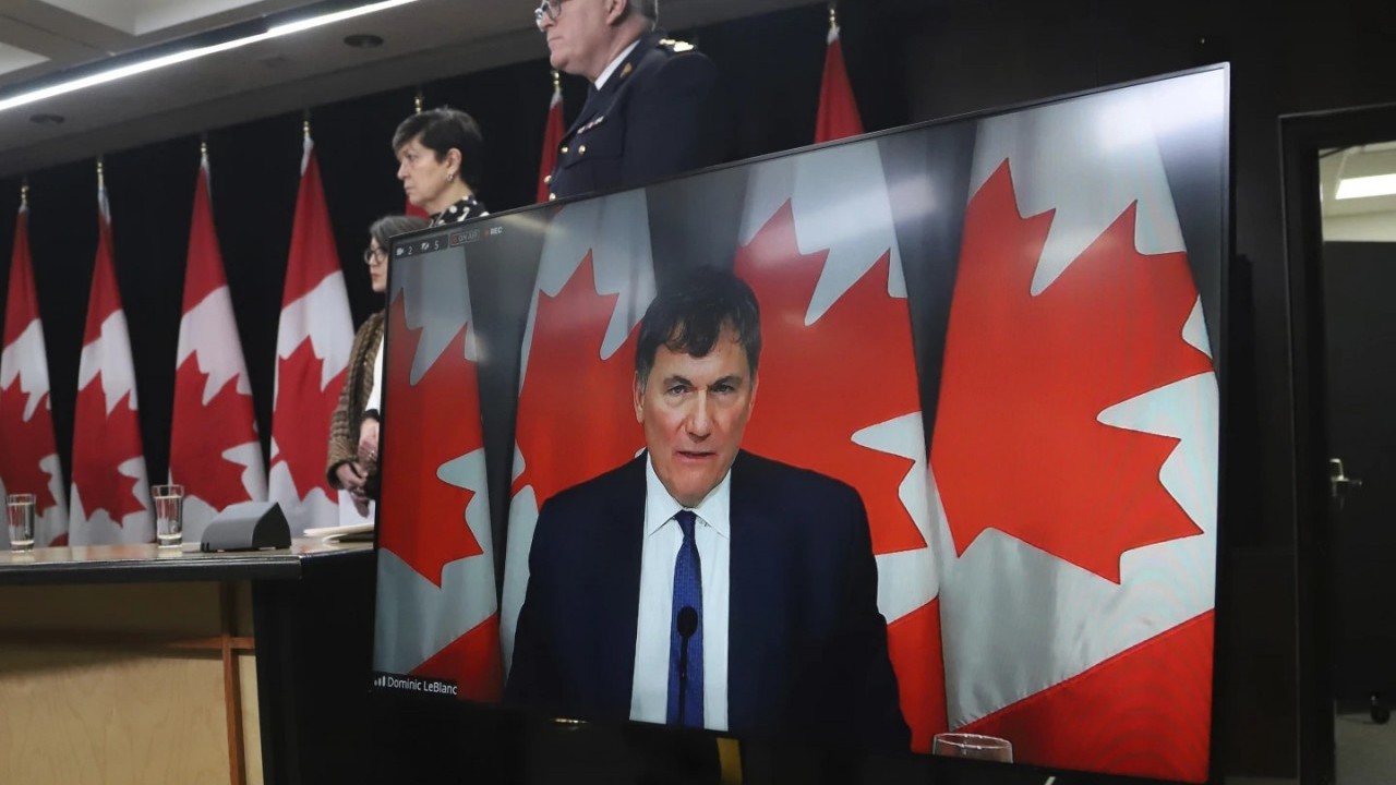 Canada cấm thêm nhiều loại súng, đề xuất tặng cho Ukraine