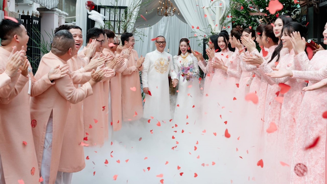 Hoa hậu Khánh Vân xúc động trong lễ ăn hỏi