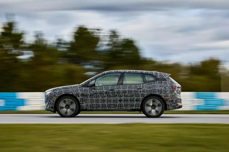 SUV điện BMW iX 2026 lộ diện với diện mạo mới SUV điện BMW iX 2026 lộ diện với diện mạo mới