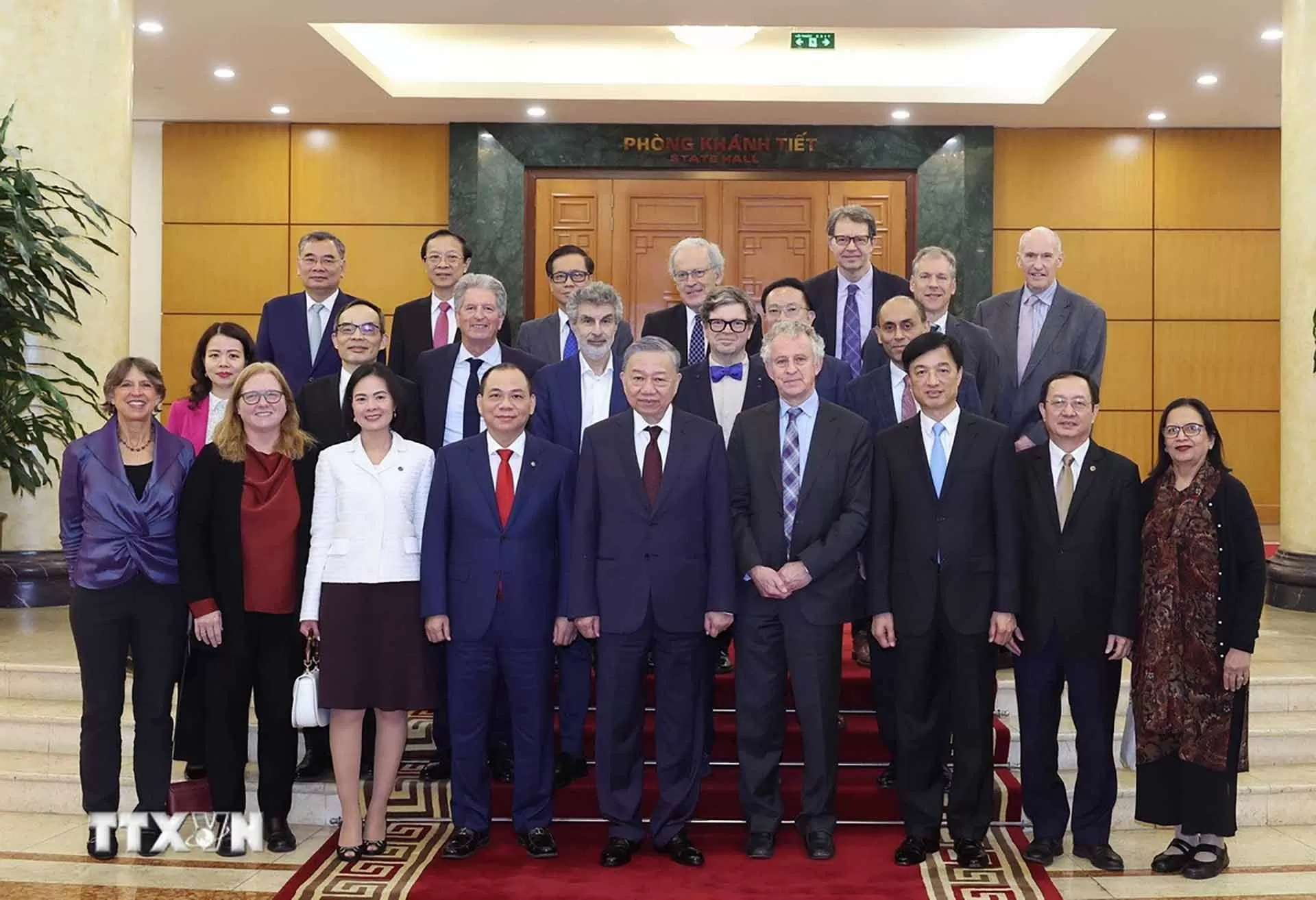 Tổng Bí thư Tô Lâm tiếp các nhà khoa học, chuyên gia quốc tế dự Lễ trao giải thưởng VinFuture lần thứ 4 Tổng Bí thư Tô Lâm tiếp các nhà khoa học, chuyên gia quốc tế dự Lễ trao giải thưởng VinFuture lần thứ 4